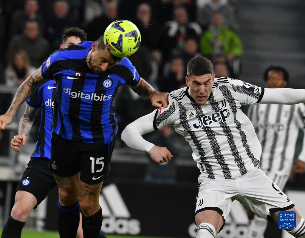 图片报：因曼市机场缺地勤导致航班晚点，多特周四的训练取消（图片报：曼彻斯特机场地勤人手不足致航班延误，多特周四训练被取消）