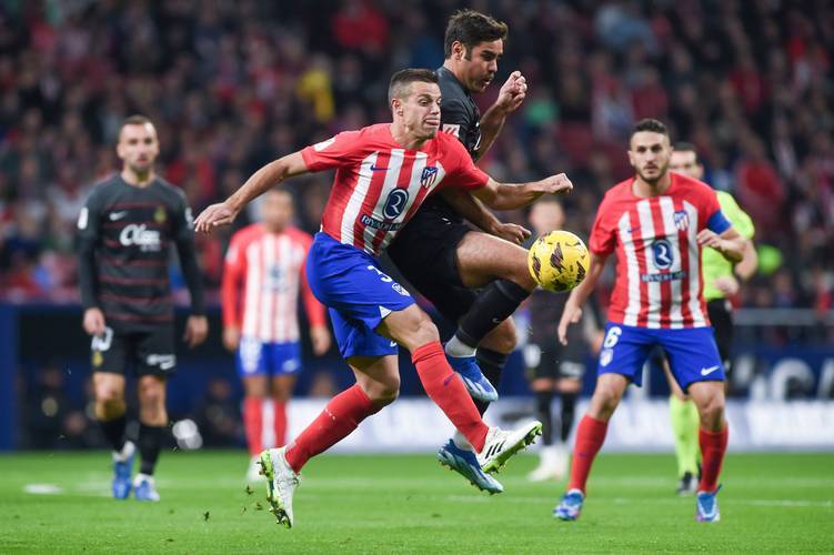 雷霆球员亚历山大砍37分，米切尔贡献20分，以赛亚-乔也有出色表现，带领球队打出强势进攻，以39-18击败开拓者。