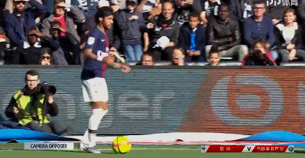 西甲前瞻：巴萨盼取胜继续争夺榜首，阿拉维斯能否制造麻烦？（西甲前瞻：巴萨剑指三分紧咬榜首，阿拉维斯能否搅局？）