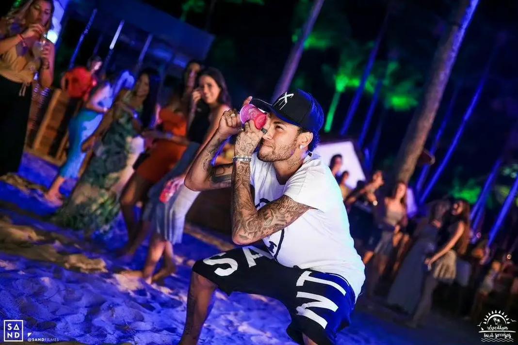 西甲：皇马客场2-2战平比利亚雷亚尔（西甲联赛：皇马客场与比利亚雷亚尔2-2握手言和）