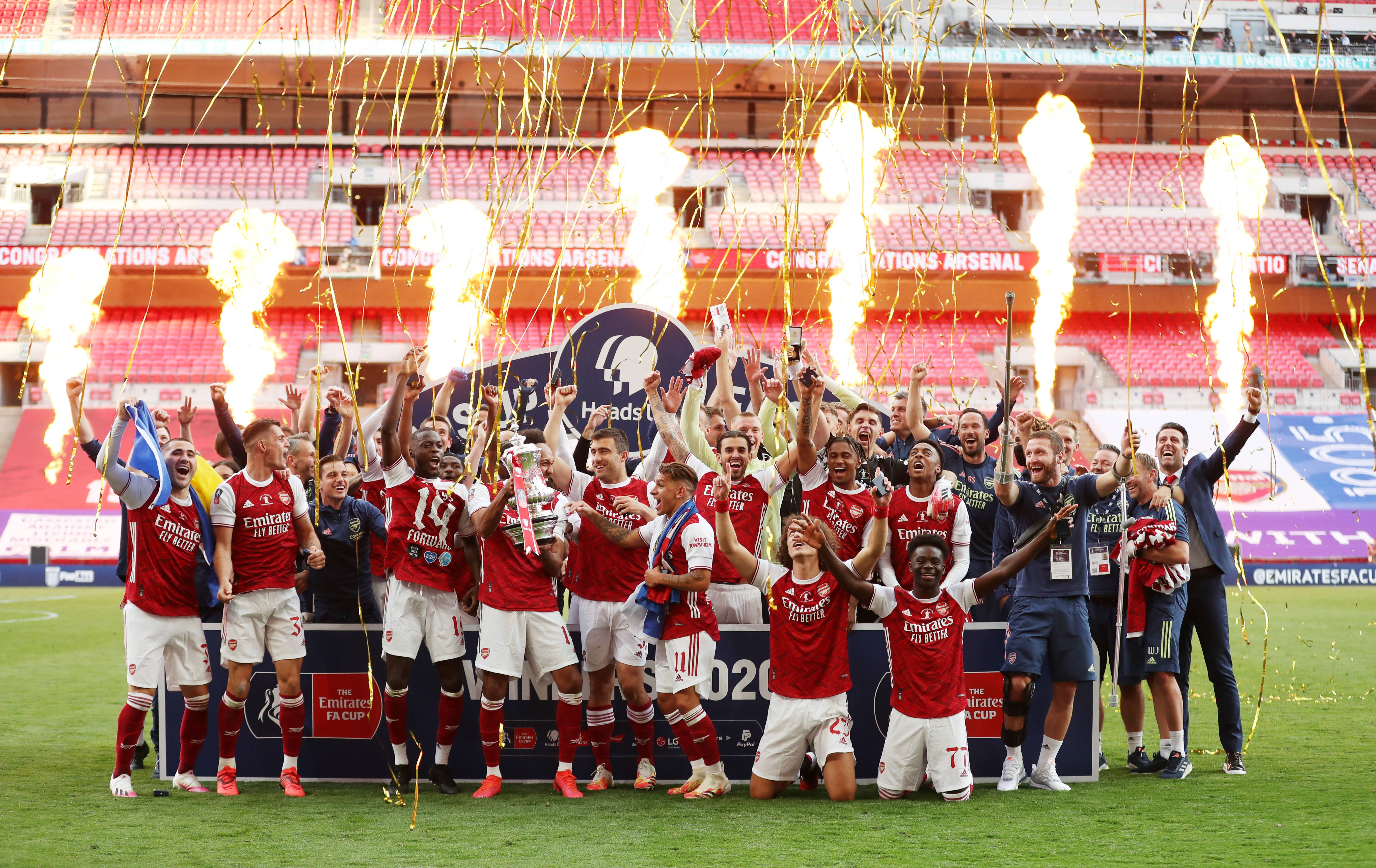 射门时致弗朗西斯重伤，田中碧被换下后立即找到加纳主帅道歉（射门致弗朗西斯重伤，田中碧被换下后当面向加纳主帅致歉）