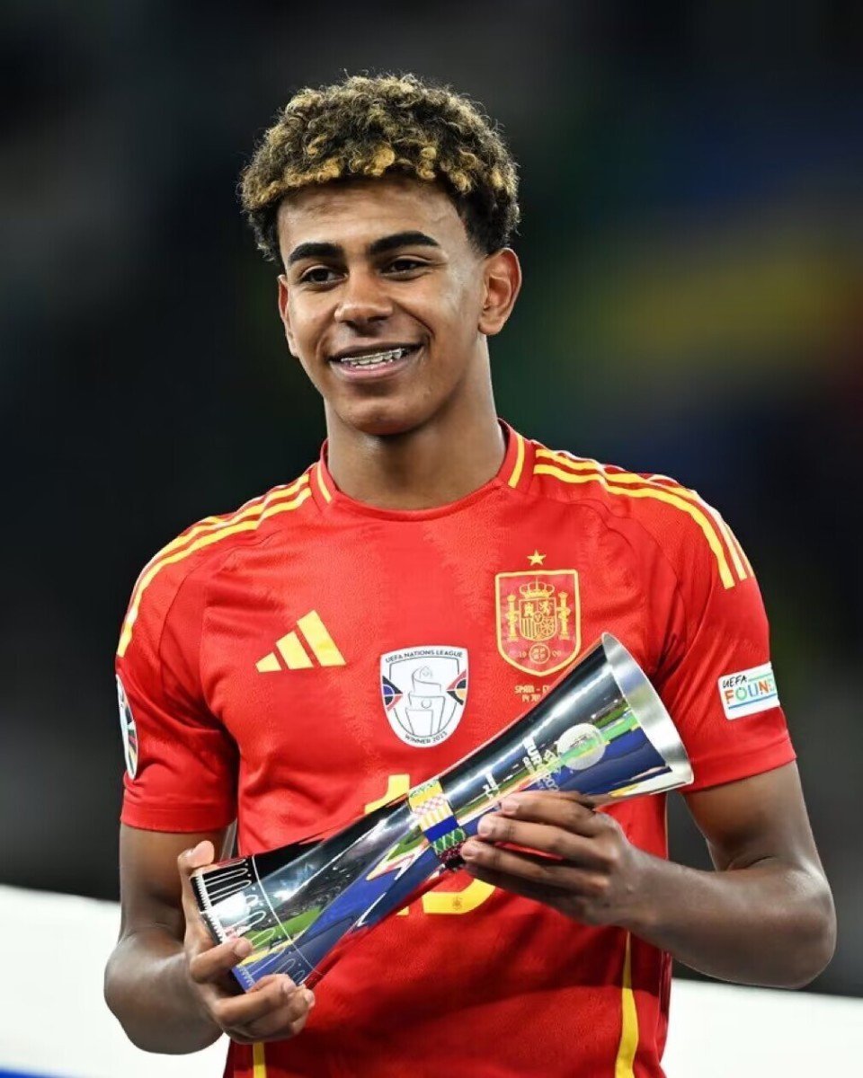 英媒：德利赫特的伤势并不严重，最快有望本周恢复训练（英媒：德利赫特伤情无大碍，最快本周即可恢复训练）