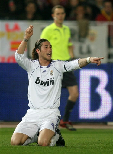 图片报：虽然脚踝疼痛感依然强烈，但基米希想带伤出战阿森纳（图片报：脚踝仍剧痛，基米希仍欲带伤出战阿森纳）