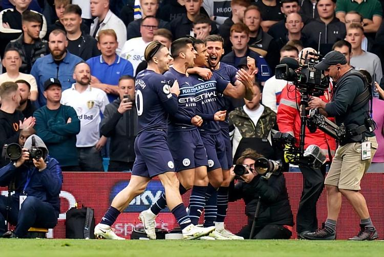 持右翼立场，阿根廷总统开玩笑：我也能祝贺梅西这样的左撇子