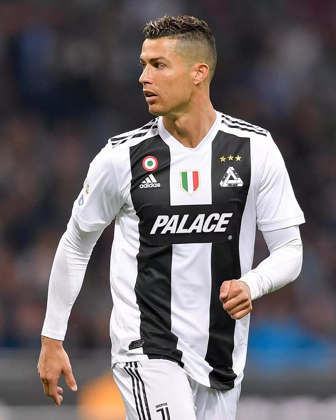 姆巴佩：能被拿来和C罗相提并论很自豪；想拿所有能拿的冠军（姆巴佩：与C罗齐名倍感荣幸，志在收尽所有冠军）