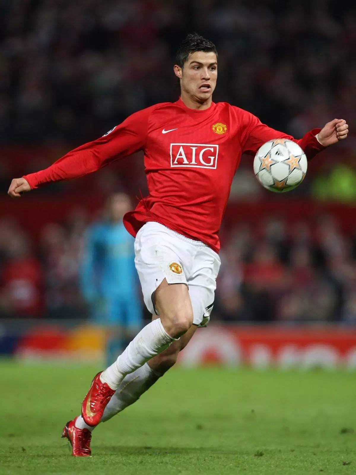 禁区内头球补射破门，毕津浩收获大连英博生涯首球（毕津浩禁区头球补射破网，收获大连英博处子球）