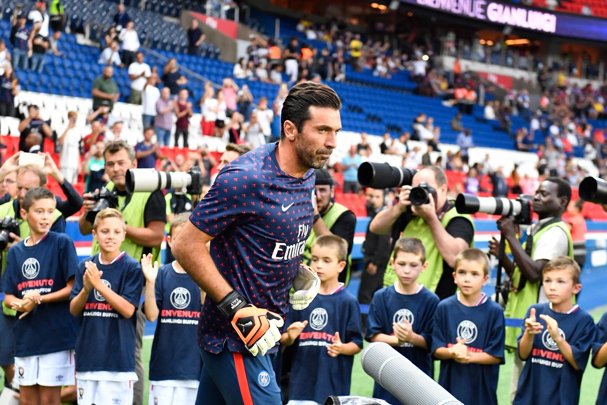 每体：库库离开巴萨因为不被信任，巴尔韦德当时看好米兰达（每体：因得不到信任库库选择告别巴萨，巴尔韦德昔日更青睐米兰达）