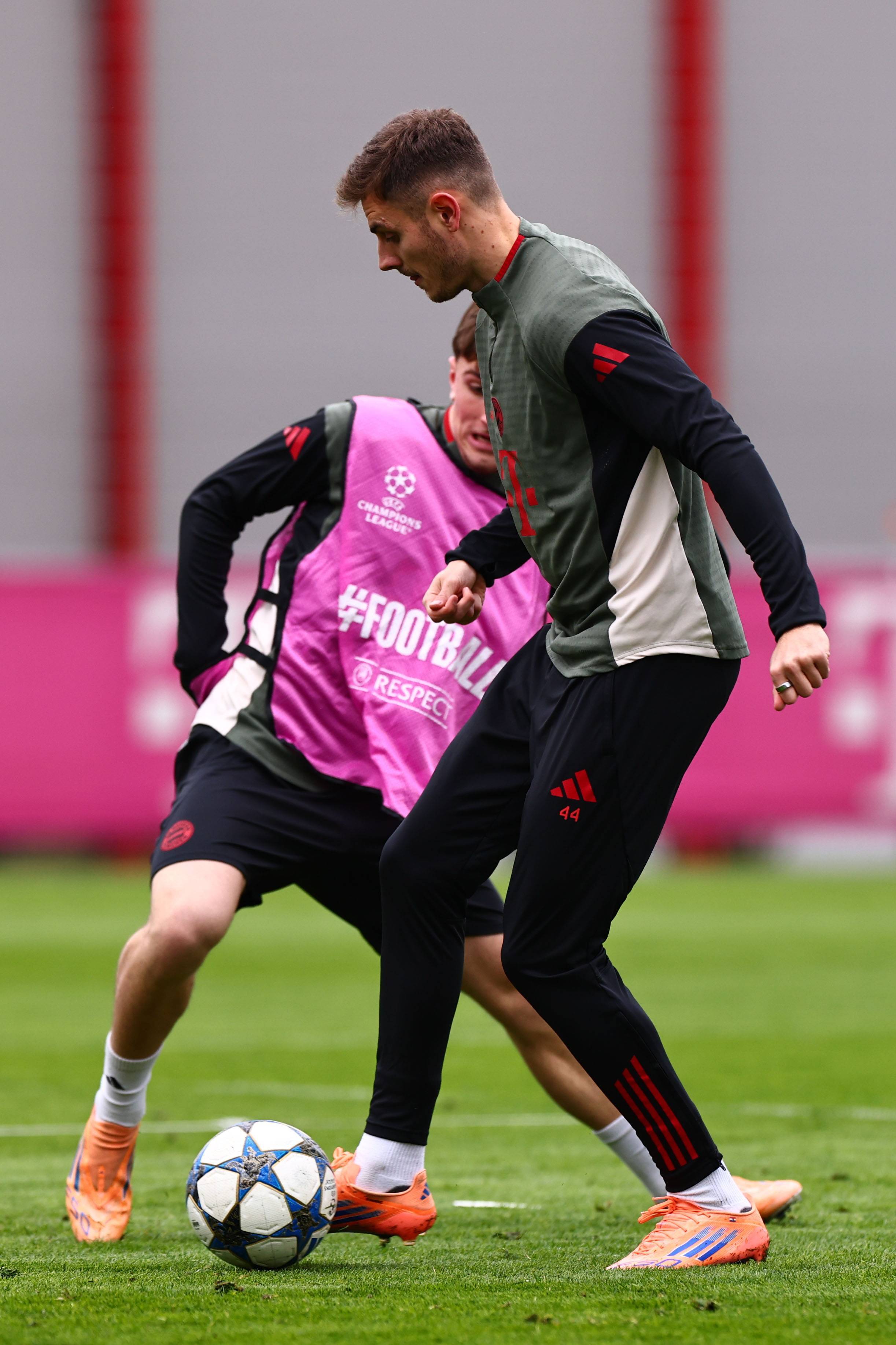 亚冠海港VS柔佛新山：3大外援出击，两大国足希望之星领衔，李圣龙冲锋