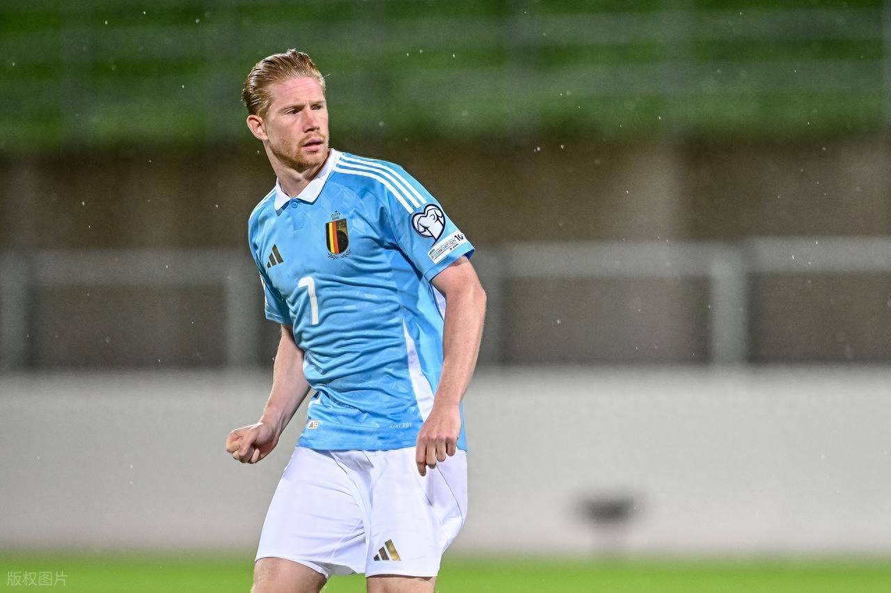 媒体人：成都蓉城一年三换董事长，新一任在走流程了（媒体人称成都蓉城一年内第三次更换董事长，新任人选正按流程推进）