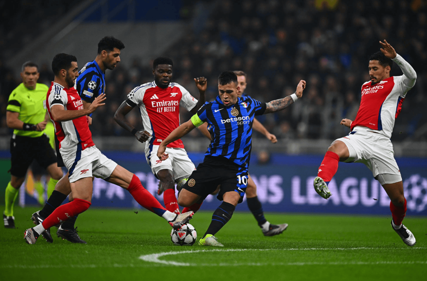 女子篮球联赛精彩进球回顾（女篮联赛高光进球盘点）