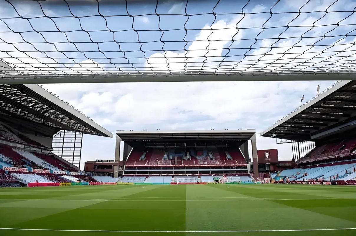 2025中超大结局：海港夺冠，亚泰、梅州降级，法比奥金靴（2025中超收官：海港封王，亚泰与梅州降级，法比奥荣膺金靴）