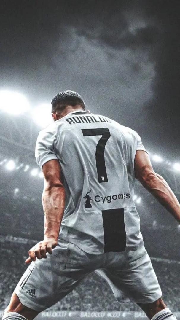 兰杜奇：上半场我们没拉开阵型宽度，踢得有点像一群小鸡