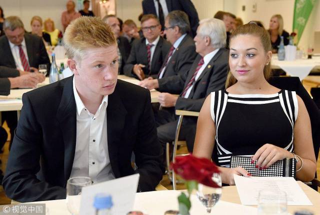 惊天倒钩！官方：蒙铁尔倒钩世界波当选2025普斯卡什奖（年度最佳进球！蒙铁尔倒钩世界波荣膺2025普斯卡什奖）