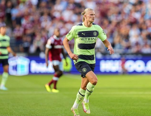 埃姆雷-詹：我还没有恢复到100%；我在中后卫位置上感觉很舒适（埃姆雷-詹：状态尚未完全恢复，但踢中后卫让我很自在）